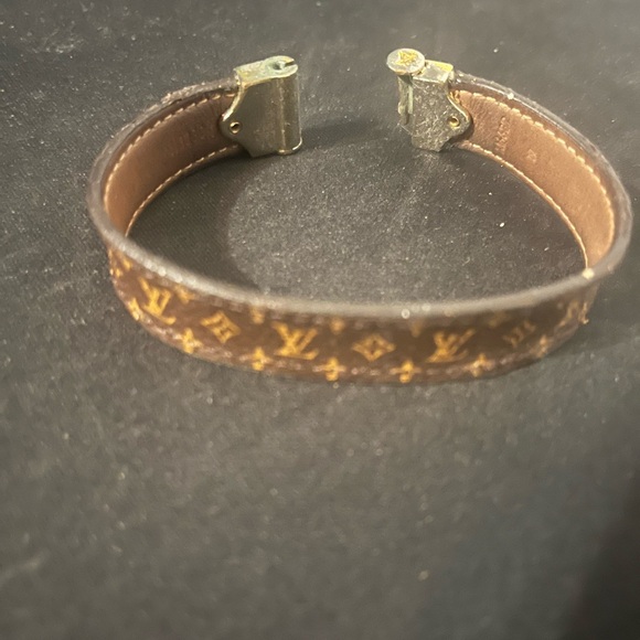Luis Vuitton leather bracelet - Picture 5 of 5